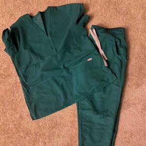 Large Hunter Green Figs Scrub Set
